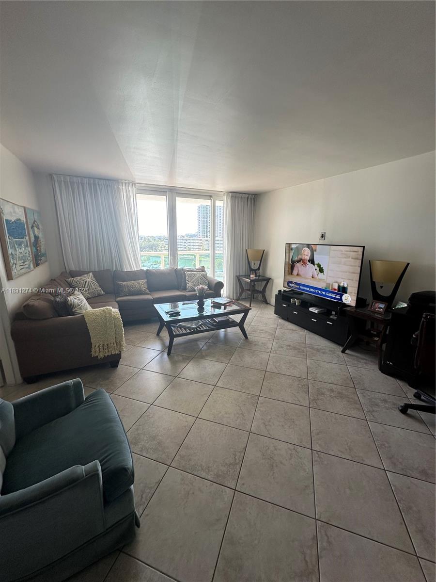 See details 601 2 / 2 1357 sq. ft. $ 2025-06-30 0 Photo