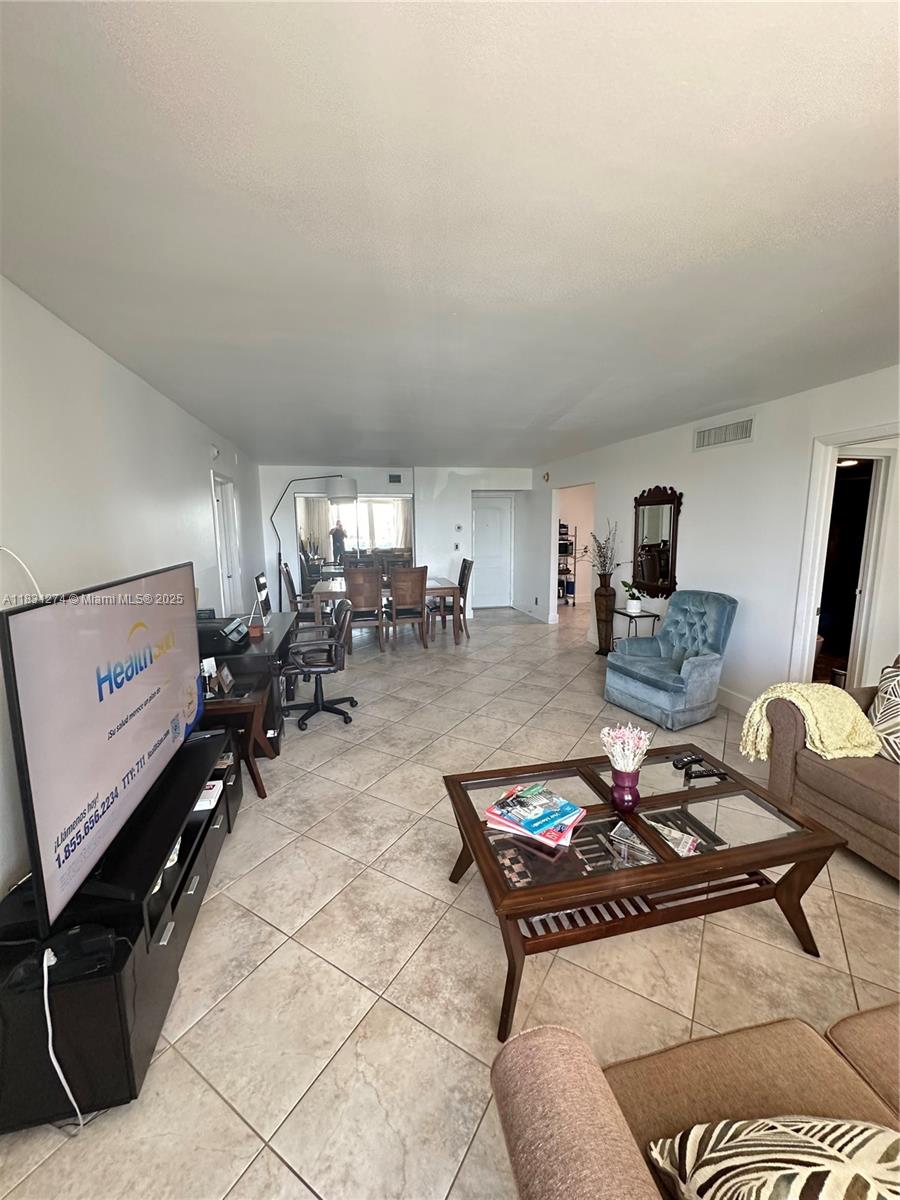 See details 601 2 / 2 1357 sq. ft. $ 2025-06-30 0 Photo