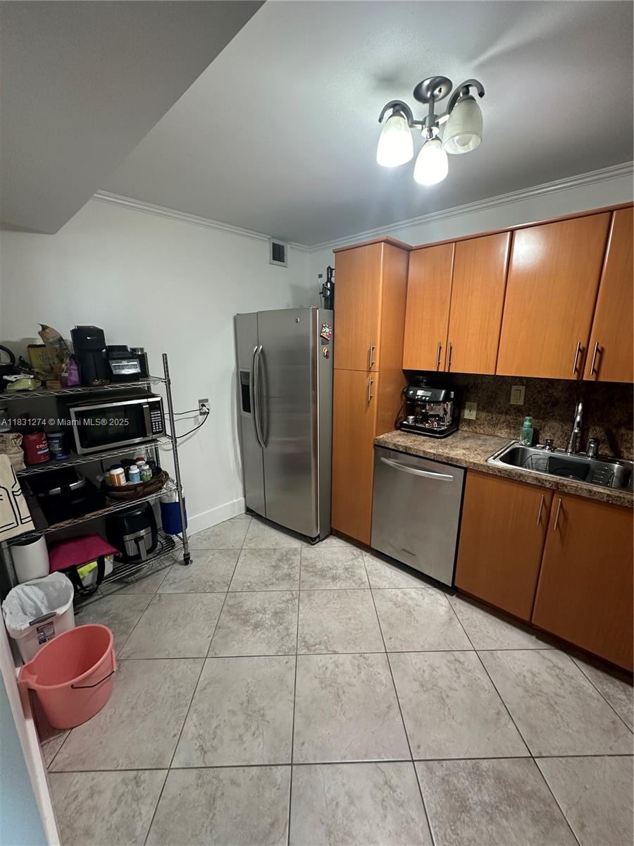 See details 601 2 / 2 1357 sq. ft. $ 2025-06-30 0 Photo