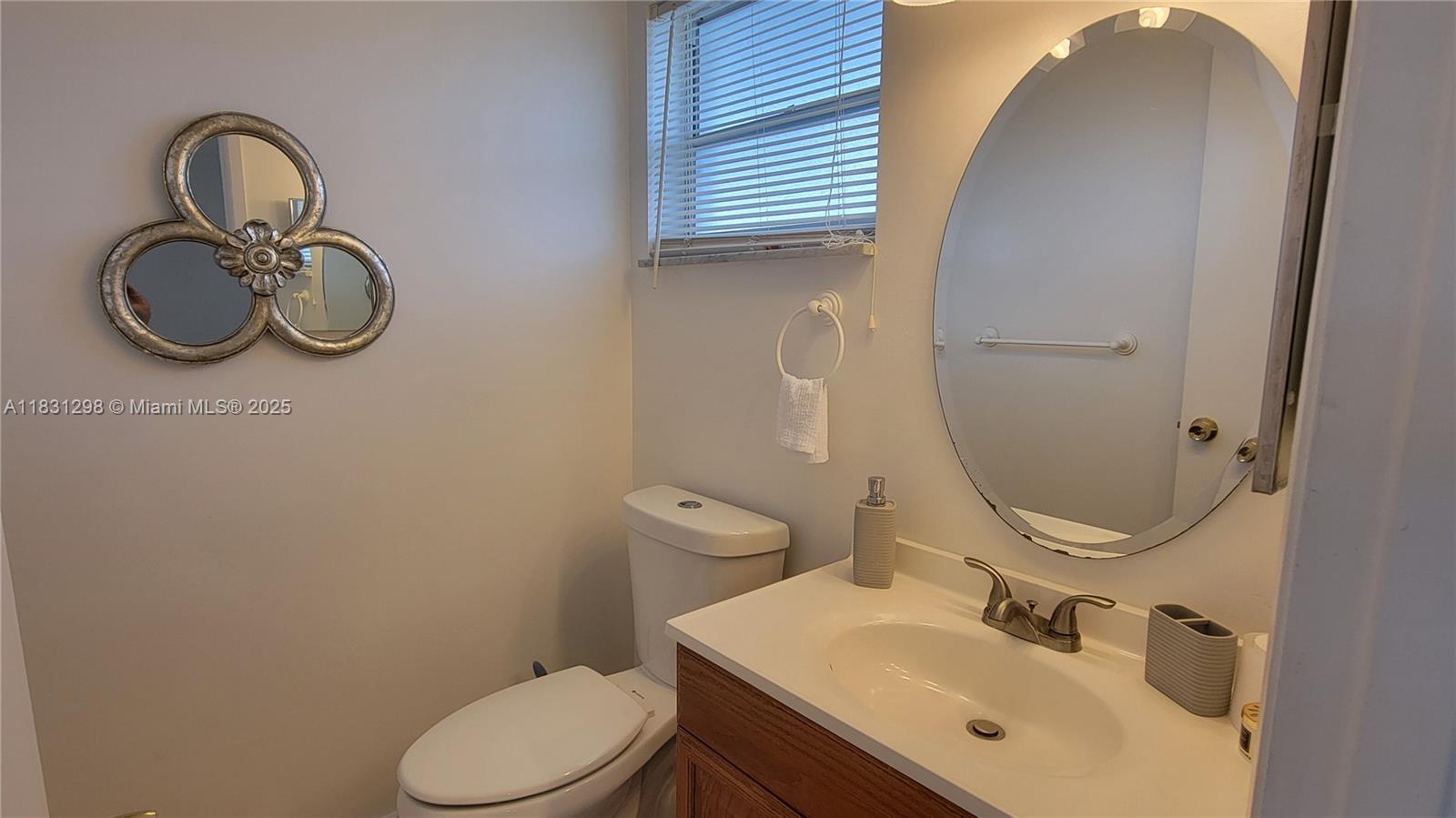 Ver detalles 302 1 / 2 775 sq. ft. $ 2025-06-30 0 foto