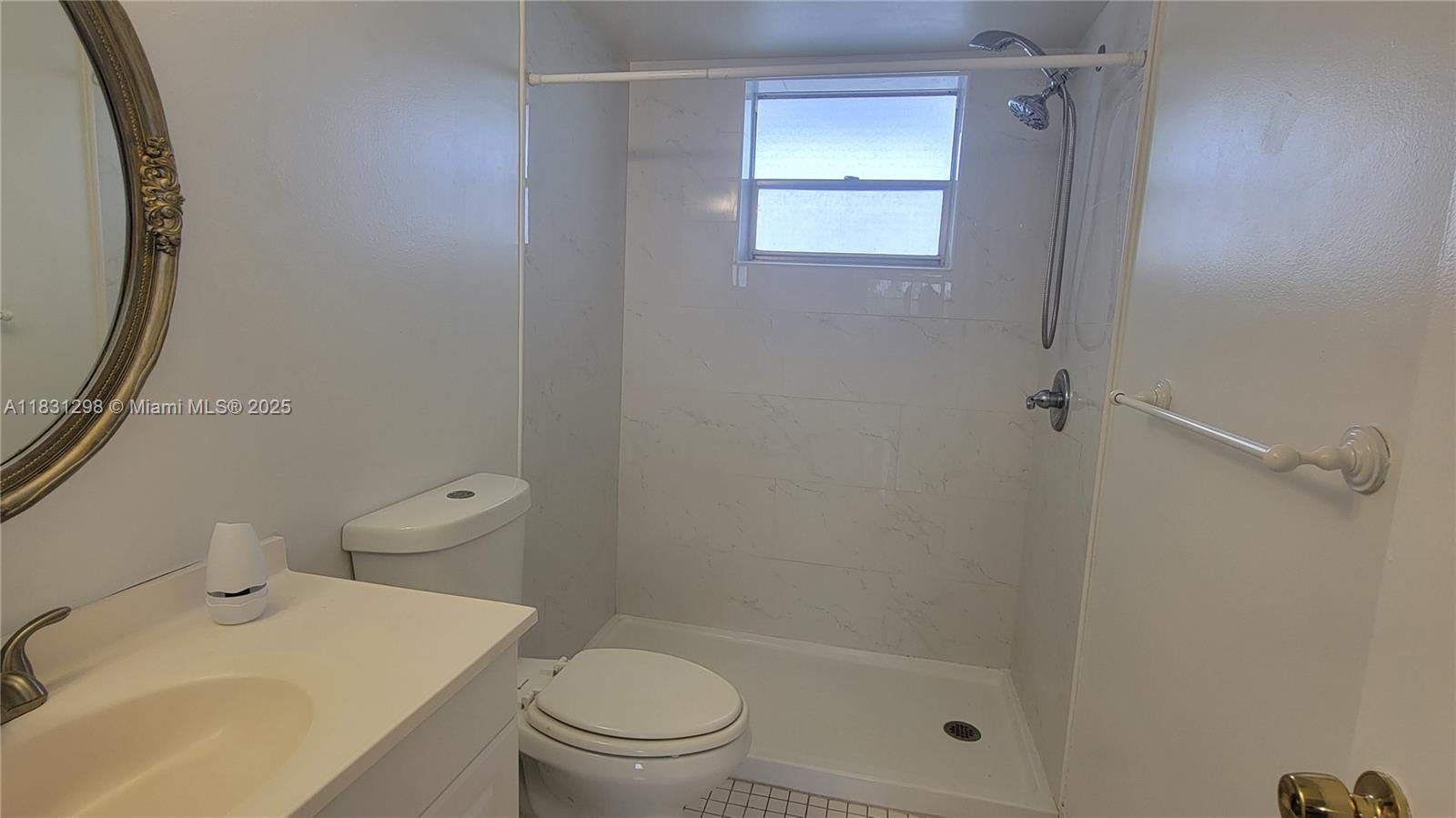 Ver detalles 302 1 / 2 775 sq. ft. $ 2025-06-30 0 foto
