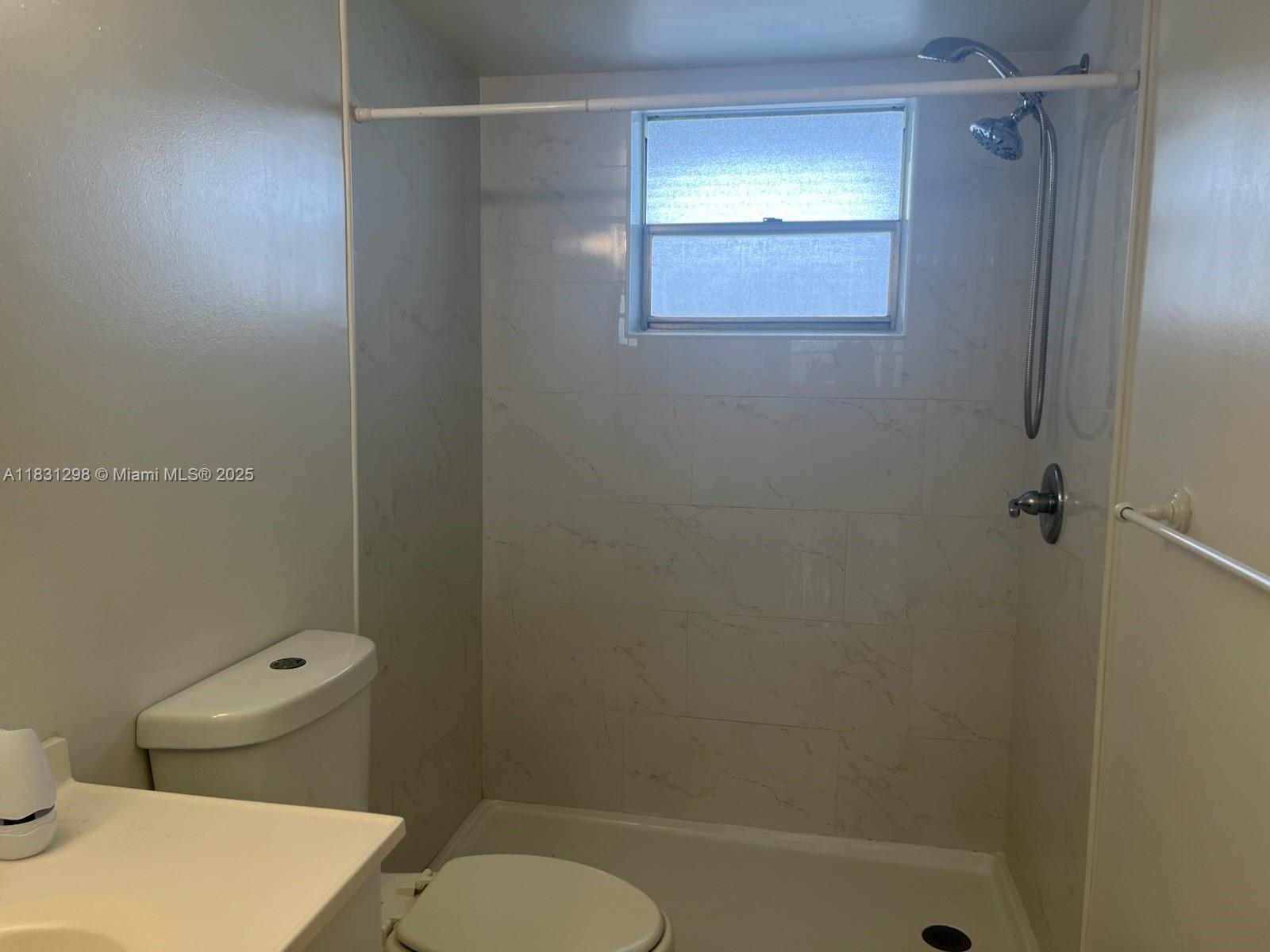 Ver detalles 302 1 / 2 775 sq. ft. $ 2025-06-30 0 foto