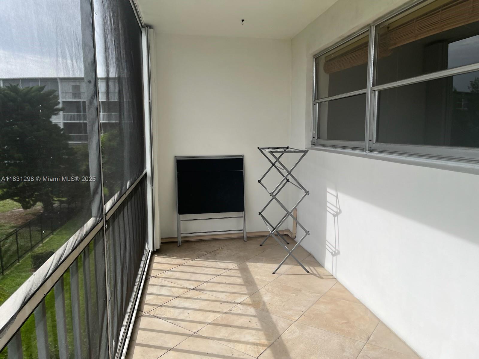 Ver detalles 302 1 / 2 775 sq. ft. $ 2025-06-30 0 foto