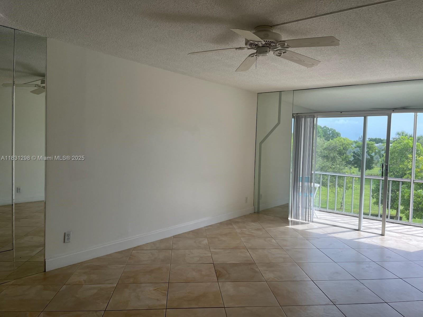 Ver detalles 302 1 / 2 775 sq. ft. $ 2025-06-30 0 foto