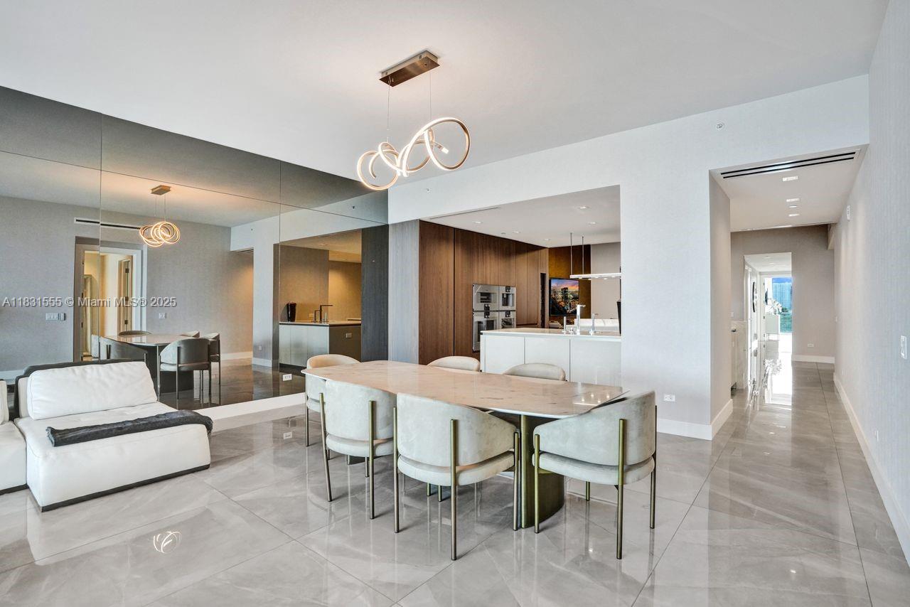 See details 402 4 / 5 2797 sq. ft. $ 2025-06-30 0 Photo