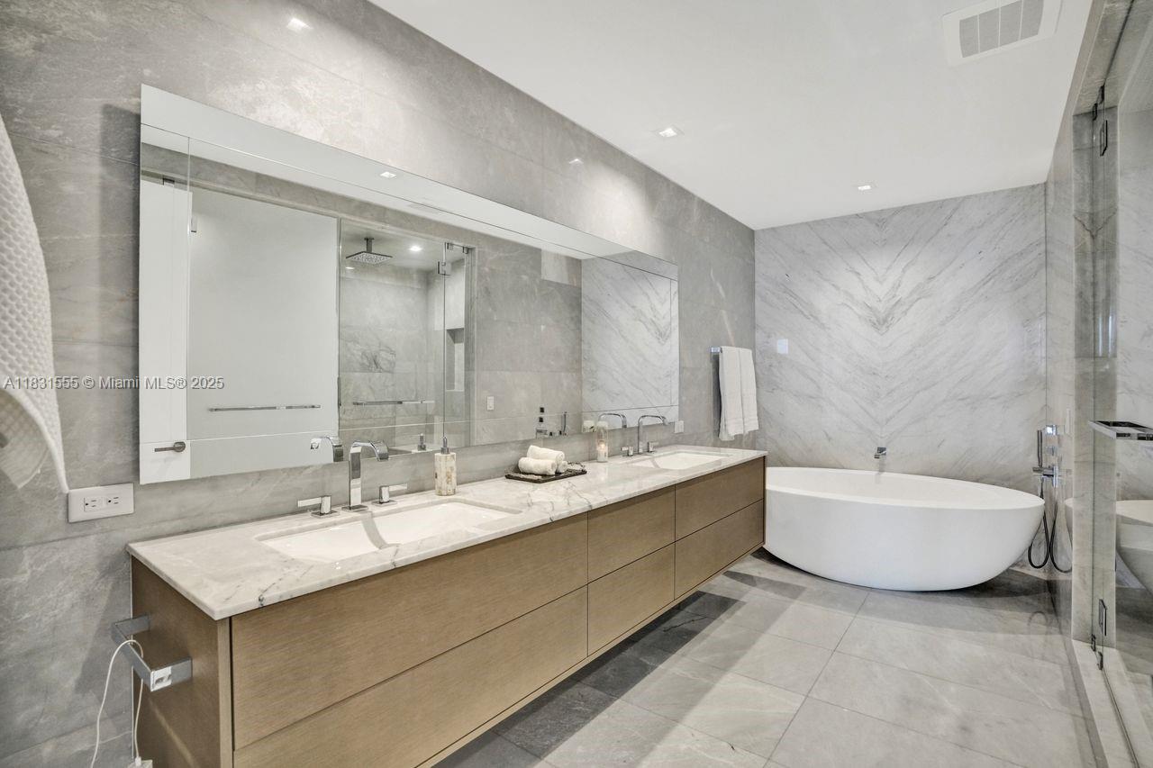 See details 402 4 / 5 2797 sq. ft. $ 2025-06-30 0 Photo