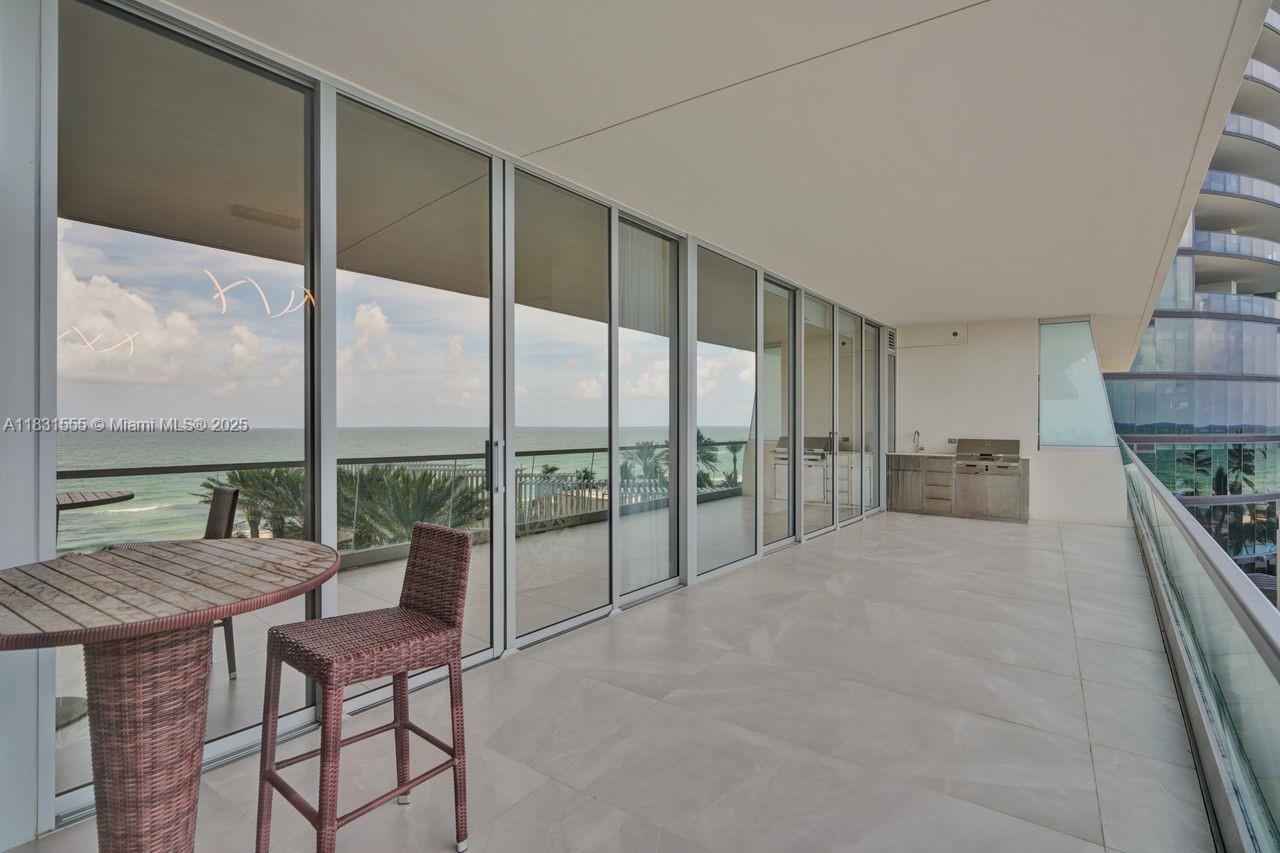 See details 402 4 / 5 2797 sq. ft. $ 2025-06-30 0 Photo