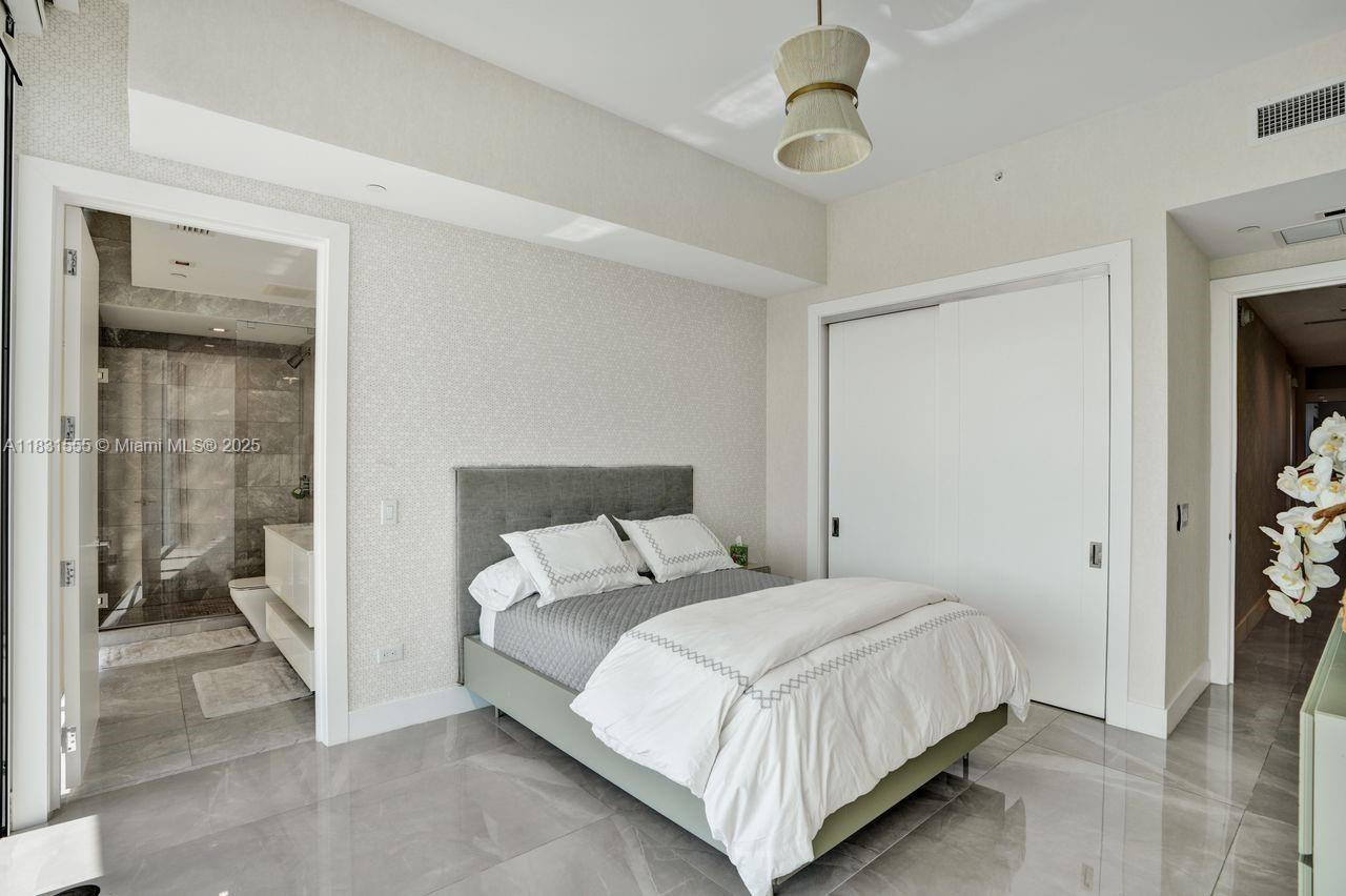 See details 402 4 / 5 2797 sq. ft. $ 2025-06-30 0 Photo
