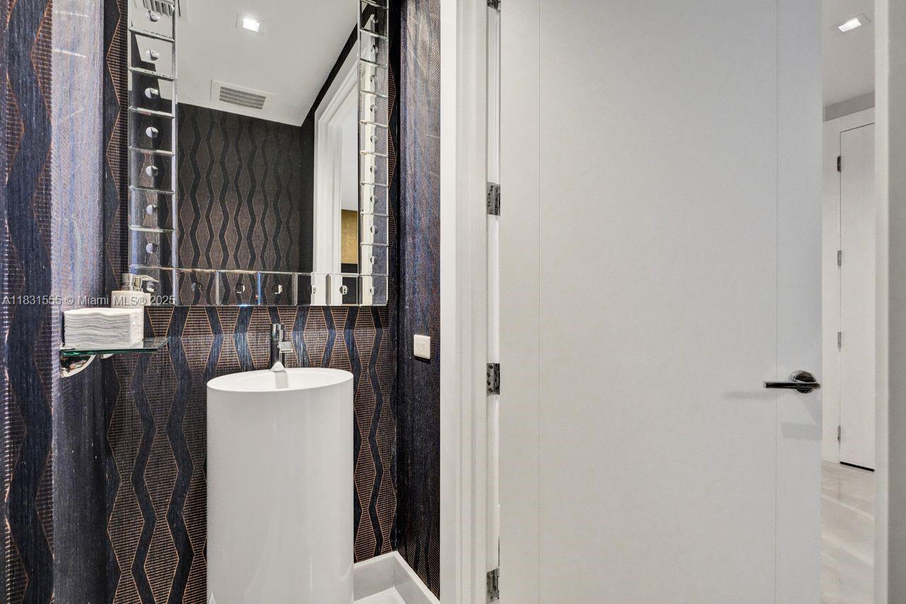 See details 402 4 / 5 2797 sq. ft. $ 2025-06-30 0 Photo