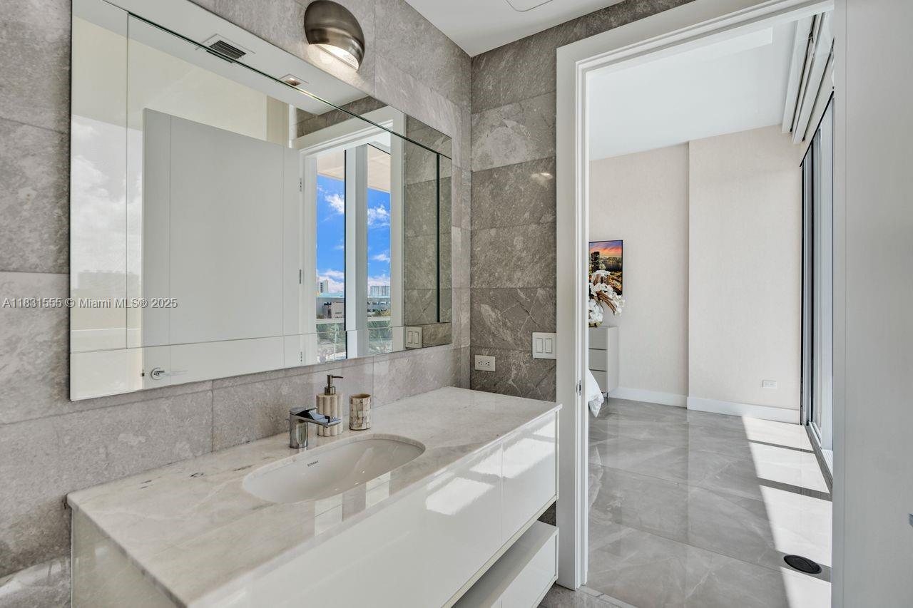 See details 402 4 / 5 2797 sq. ft. $ 2025-06-30 0 Photo