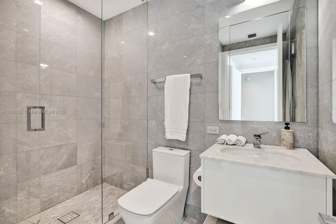 See details 402 4 / 5 2797 sq. ft. $ 2025-06-30 0 Photo