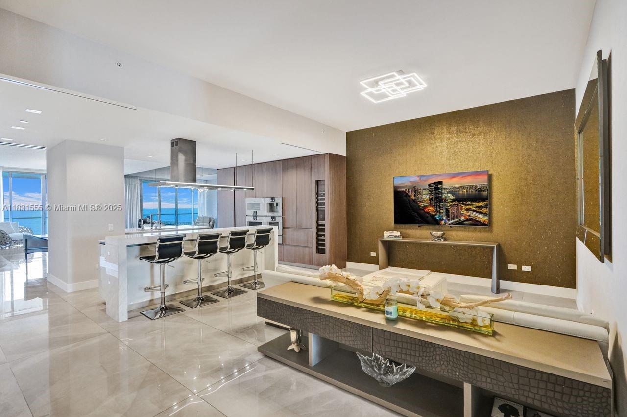 See details 402 4 / 5 2797 sq. ft. $ 2025-06-30 0 Photo