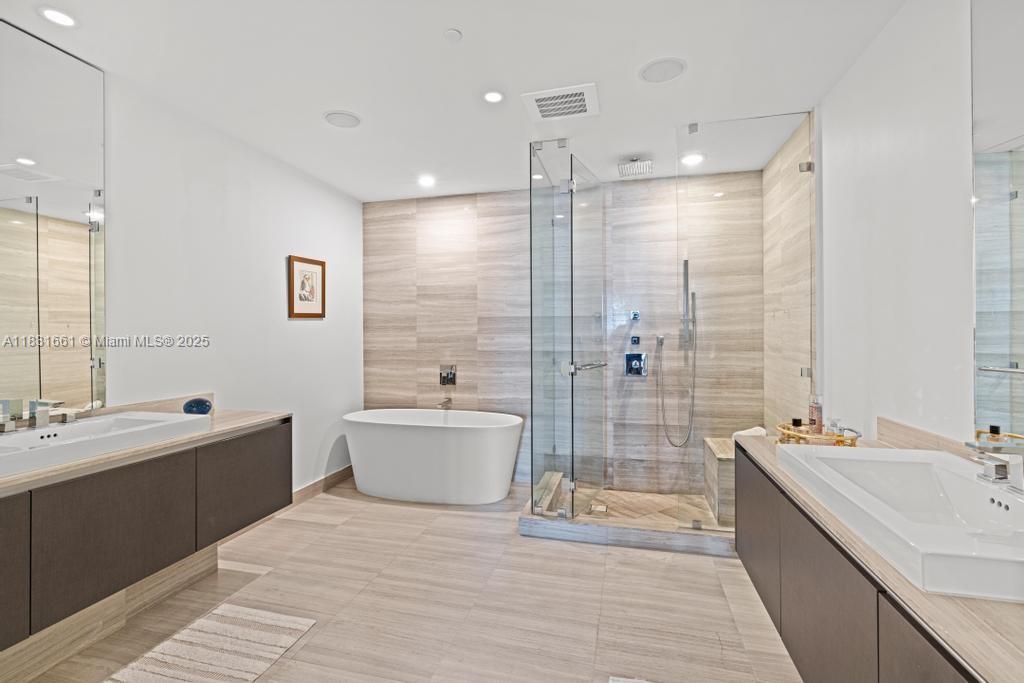Photo of 3250 188th St  #904, Aventura, Florida, 33180 - 