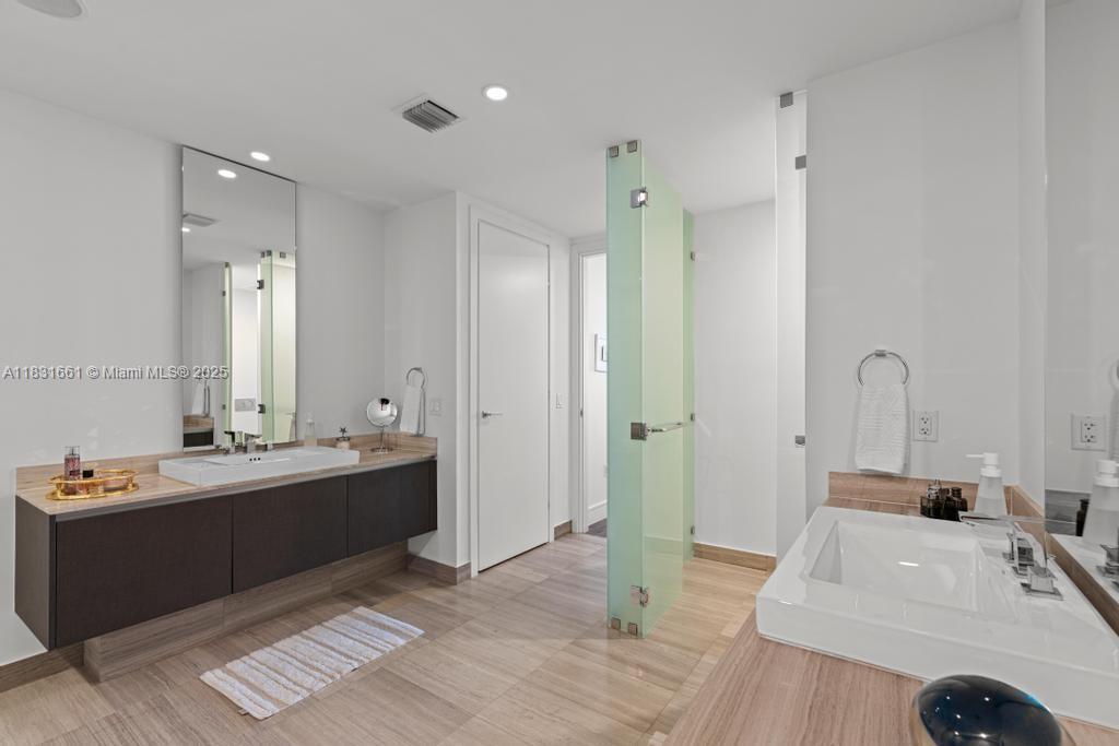 Photo of 3250 188th St  #904, Aventura, Florida, 33180 - 