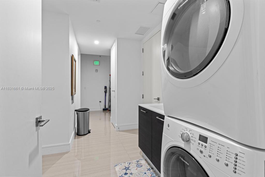 Photo of 3250 188th St  #904, Aventura, Florida, 33180 - 
