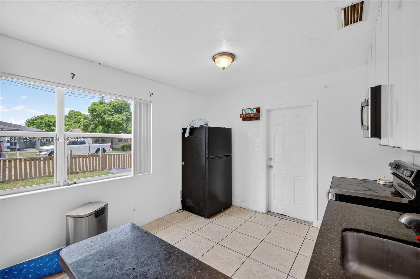 Ver detalles 2779 4 / 3 1112 sq. ft. $ 2025-07-18 0 foto