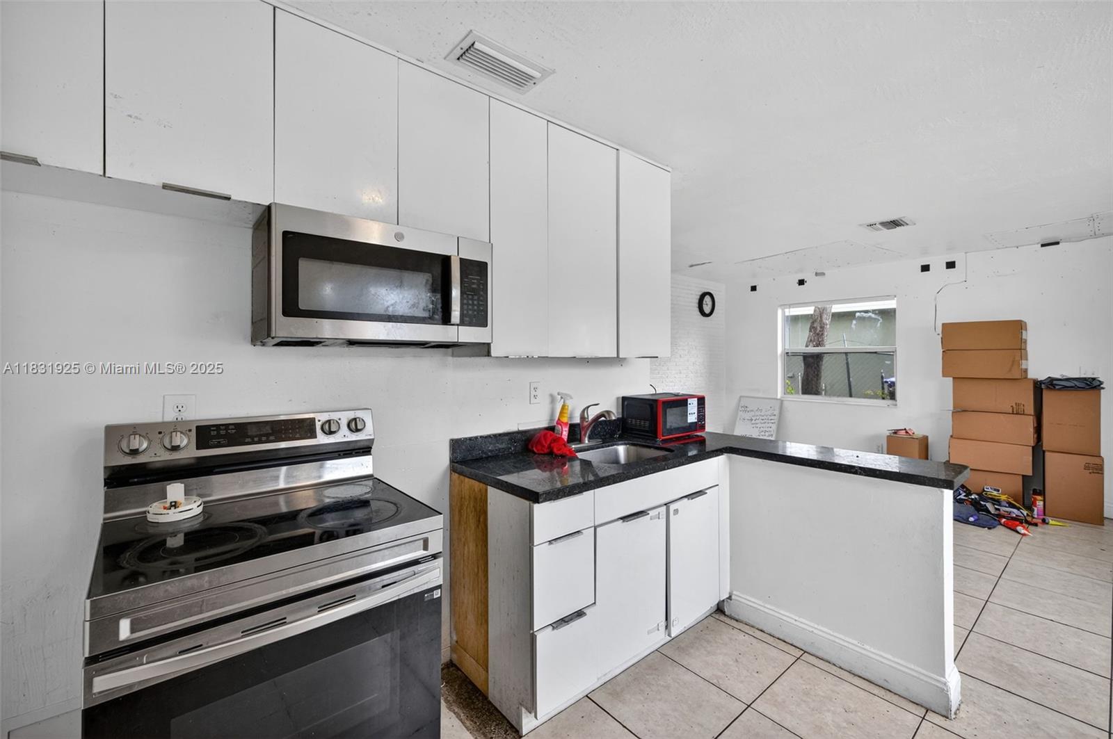 Ver detalles 2779 4 / 3 1112 sq. ft. $ 2025-07-18 0 foto