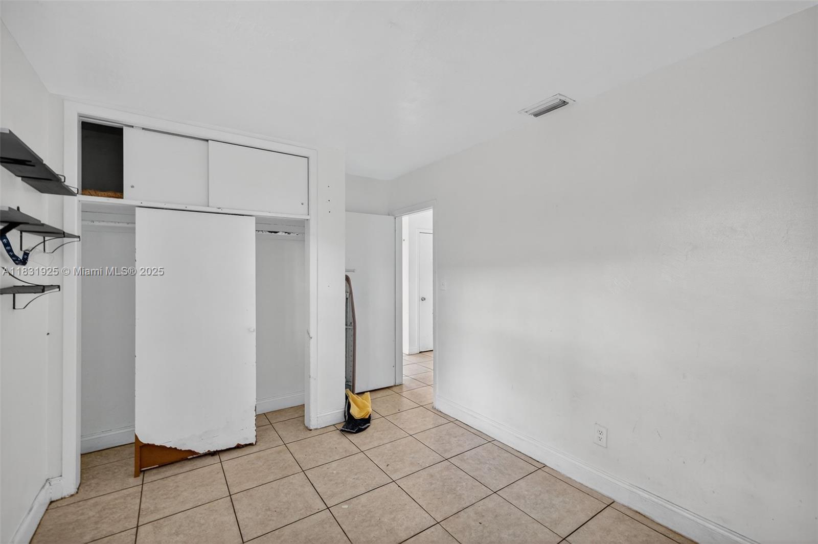 Ver detalles 2779 4 / 3 1112 sq. ft. $ 2025-07-18 0 foto