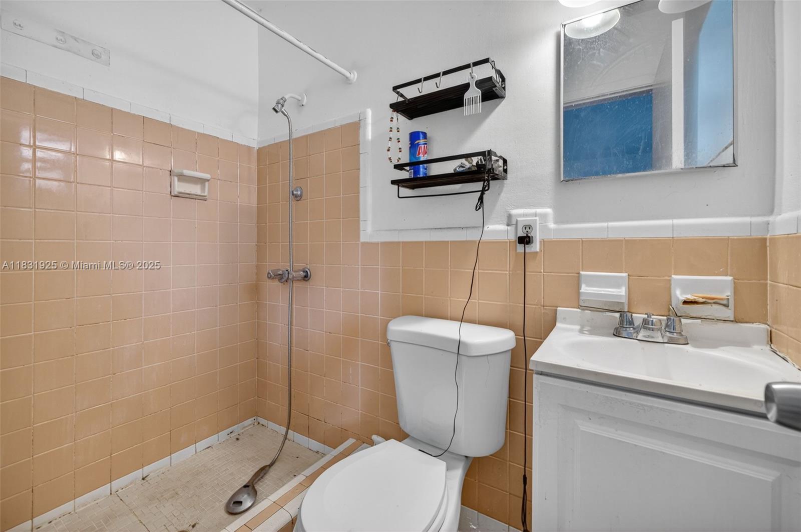 Ver detalles 2779 4 / 3 1112 sq. ft. $ 2025-07-18 0 foto