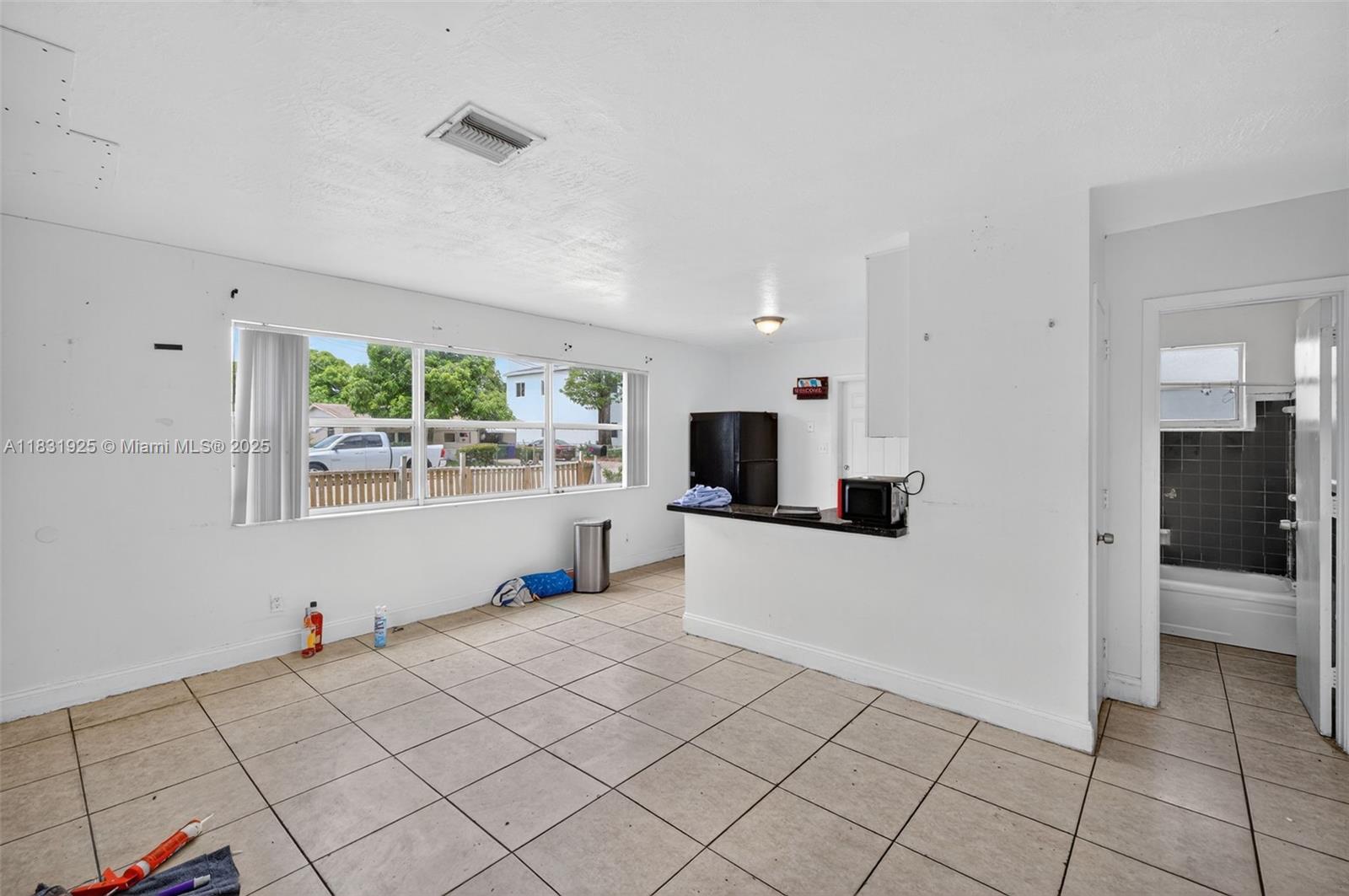 Ver detalles 2779 4 / 3 1112 sq. ft. $ 2025-07-18 0 foto