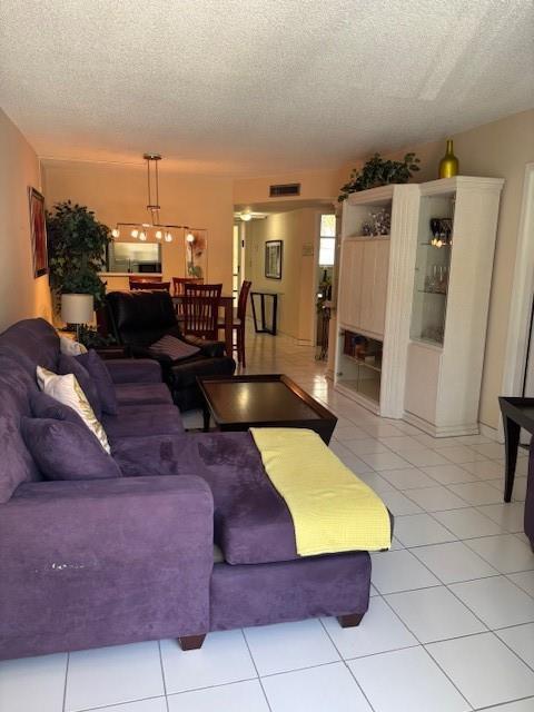 Ver detalles 203A 2 / 2 928 sq. ft. $ 2025-10-23 0 foto