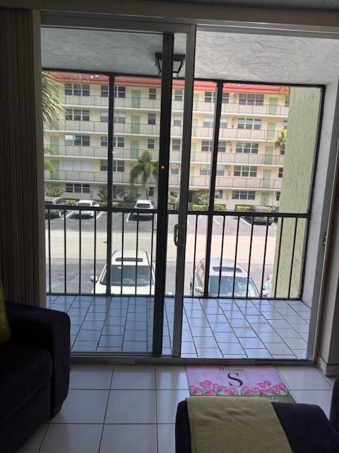 Ver detalles 203A 2 / 2 928 sq. ft. $ 2025-10-23 0 foto