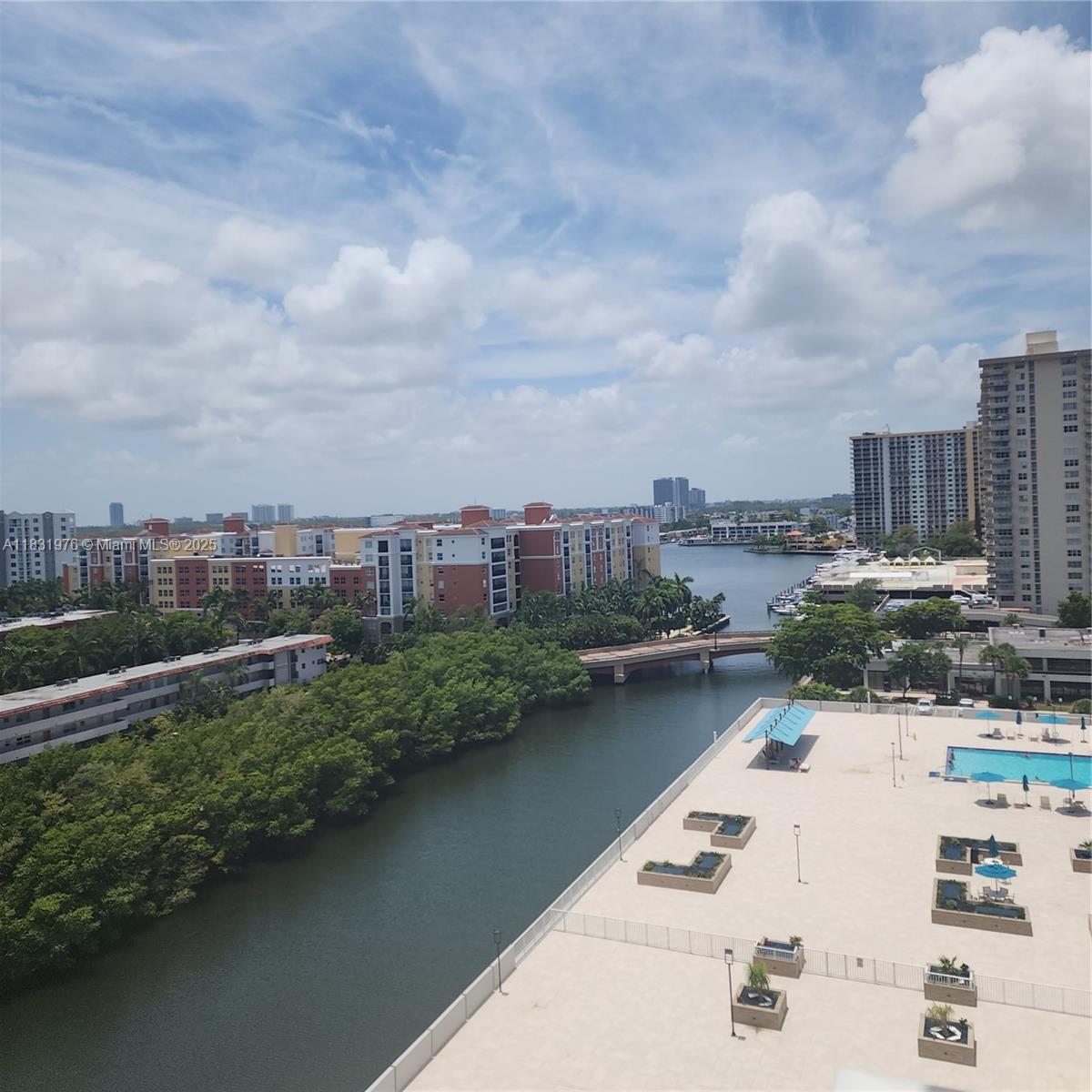 See details 1218 2 / 2 1525 sq. ft. $ 2025-07-01 0 Photo