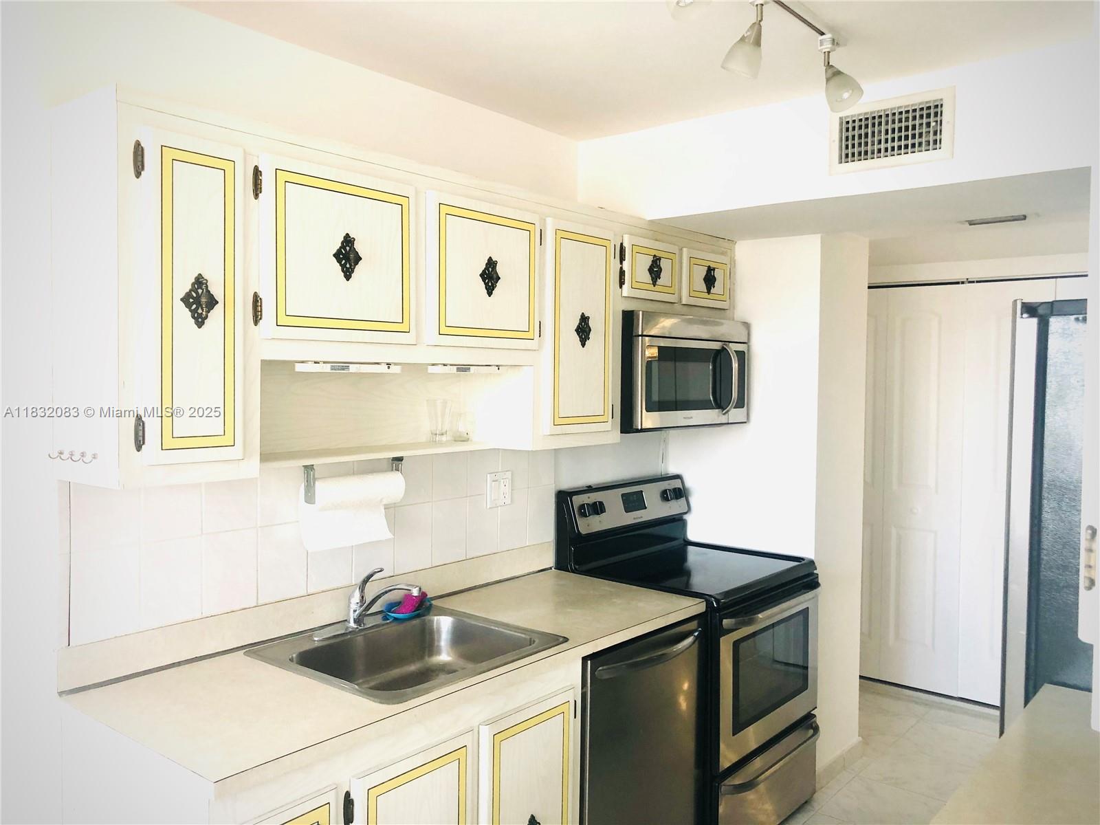 See details 1703 2 / 2 1488 sq. ft. $ 2025-07-01 0 Photo