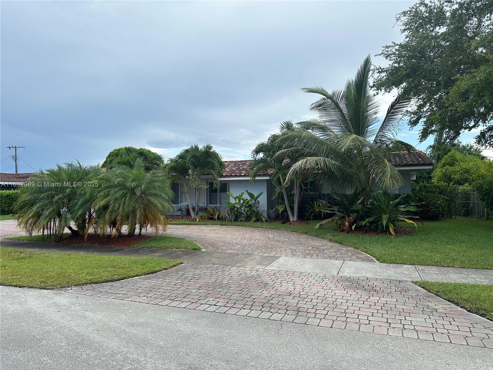 See details 8821 4 / 2 2182 sq. ft. $ 2025-07-28 0 Photo
