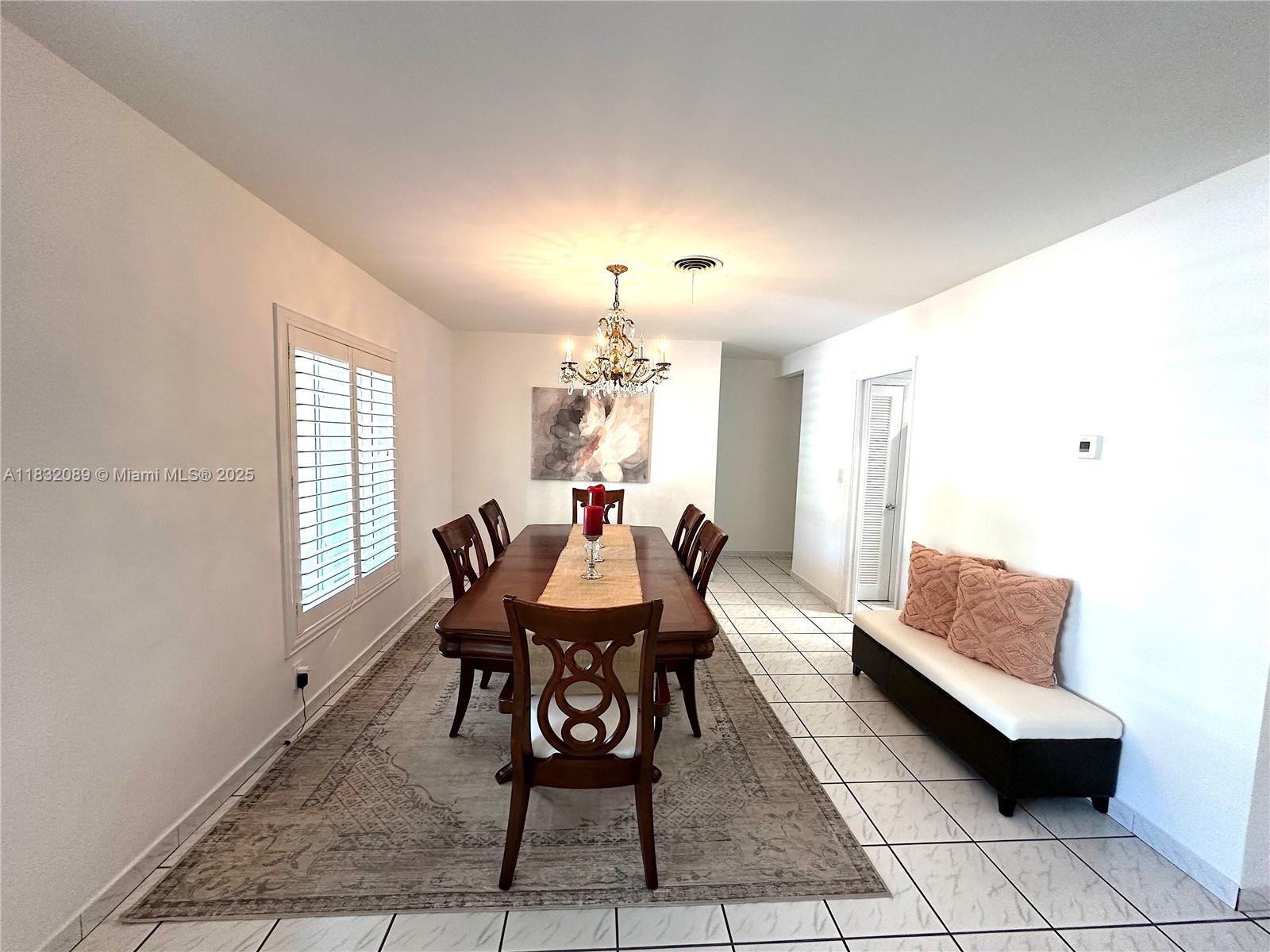 See details 8821 4 / 2 2182 sq. ft. $ 2025-07-28 0 Photo