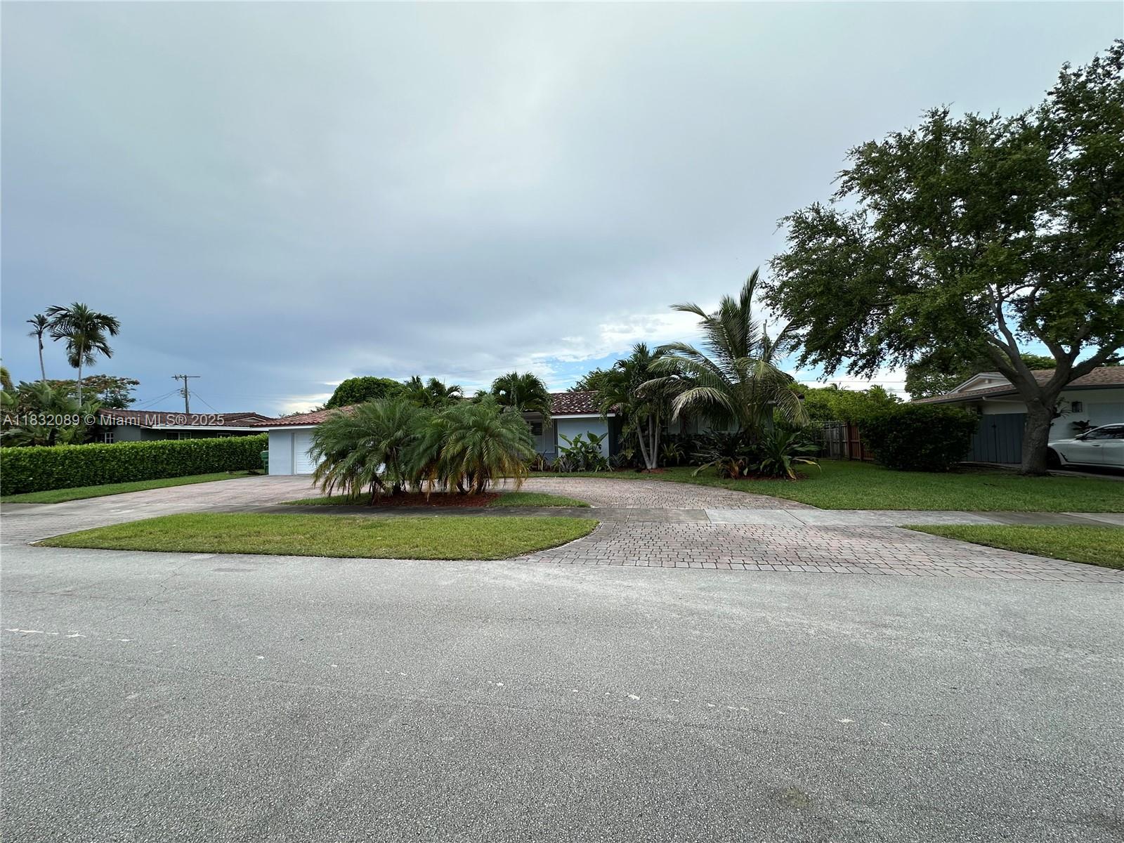 See details 8821 4 / 2 2182 sq. ft. $ 2025-07-28 0 Photo