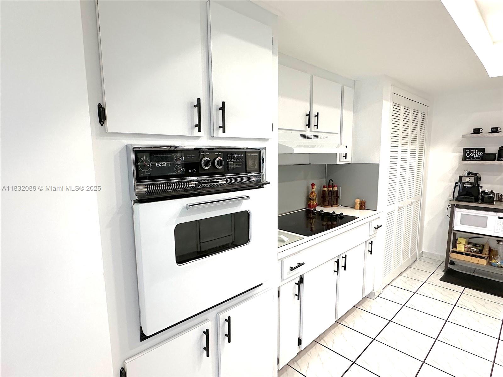 See details 8821 4 / 2 2182 sq. ft. $ 2025-07-28 0 Photo