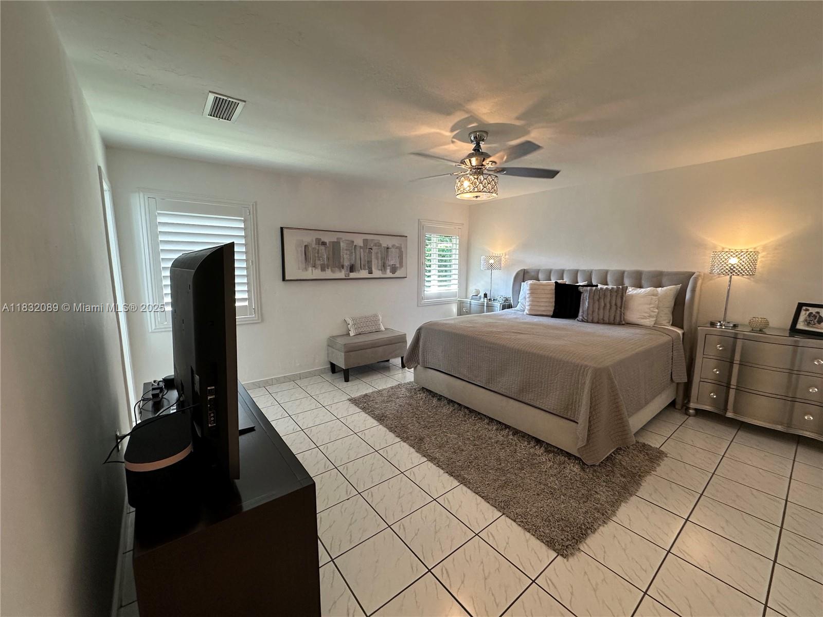 See details 8821 4 / 2 2182 sq. ft. $ 2025-07-28 0 Photo