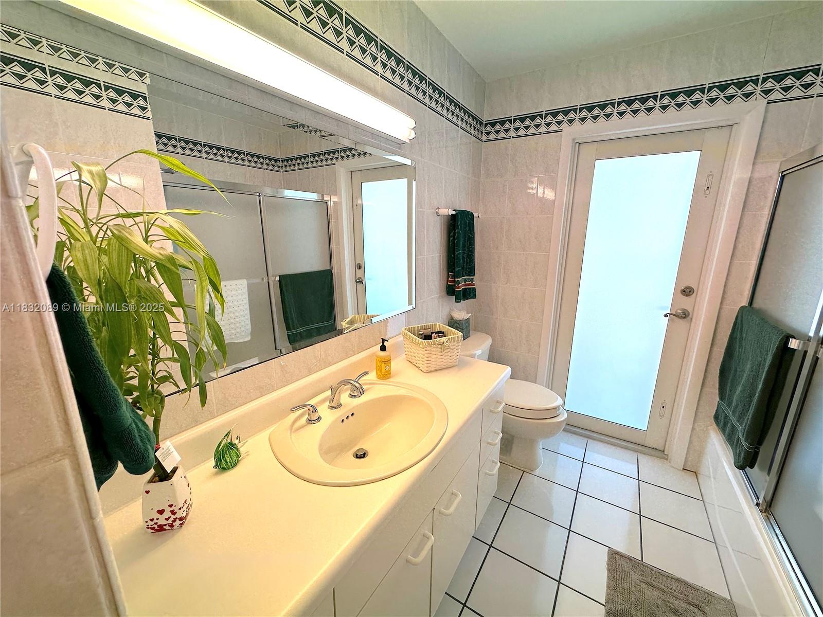See details 8821 4 / 2 2182 sq. ft. $ 2025-07-28 0 Photo