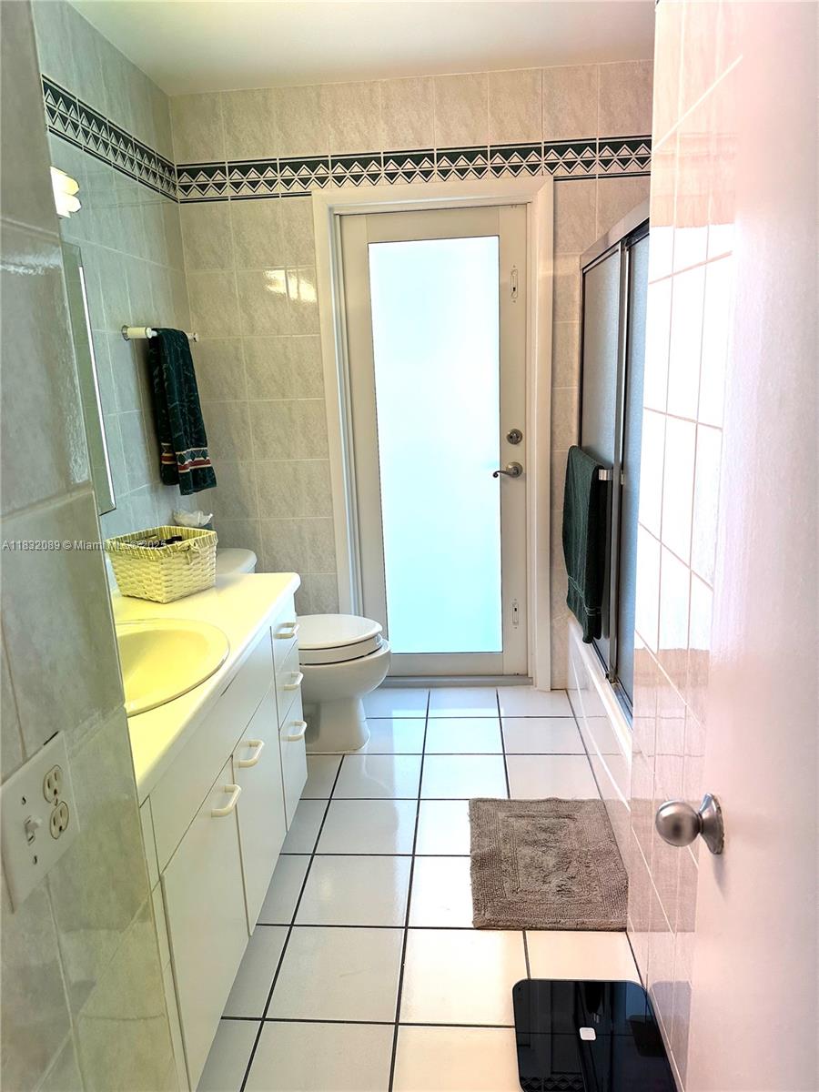 See details 8821 4 / 2 2182 sq. ft. $ 2025-07-28 0 Photo