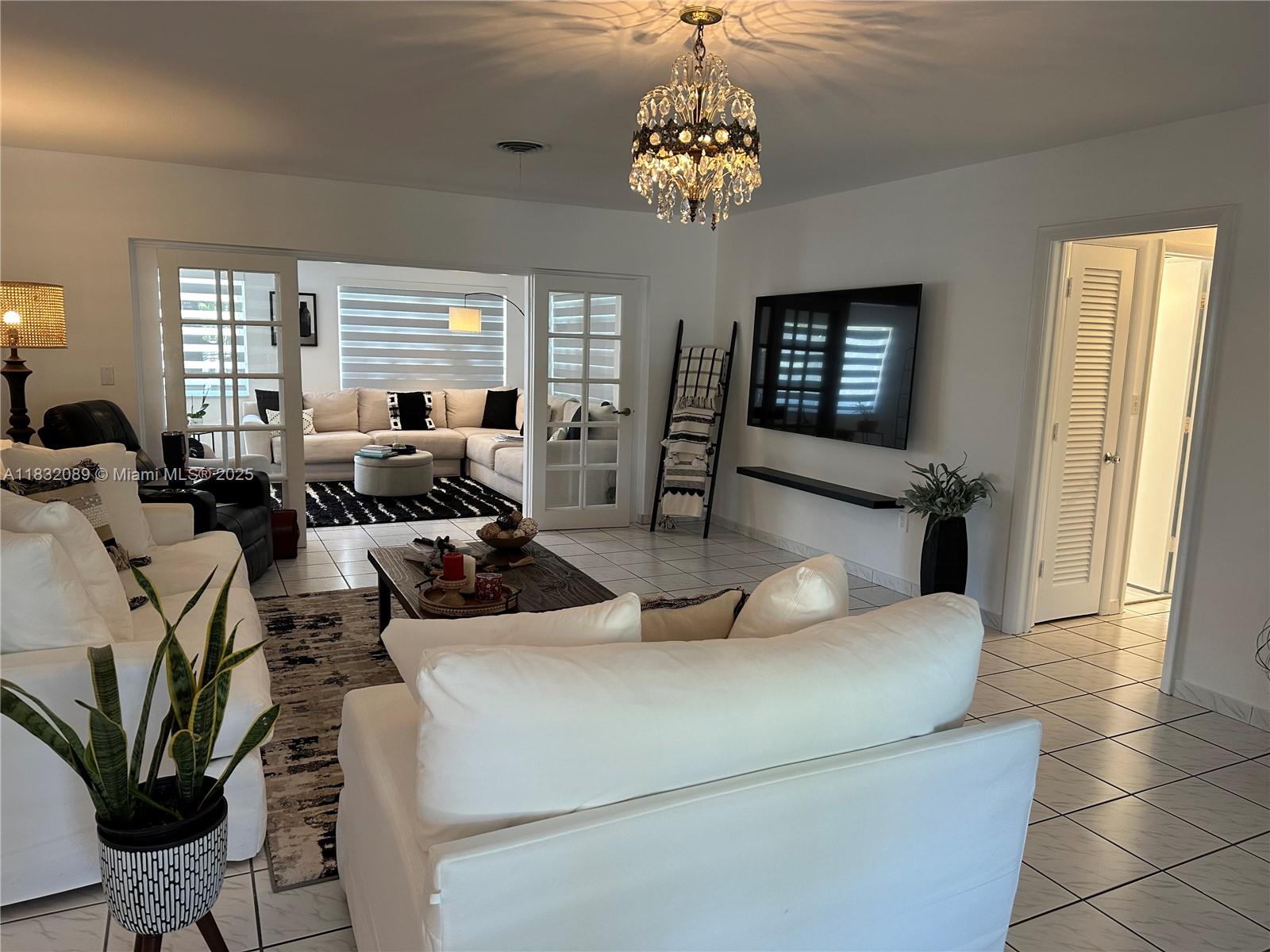 See details 8821 4 / 2 2182 sq. ft. $ 2025-07-28 0 Photo