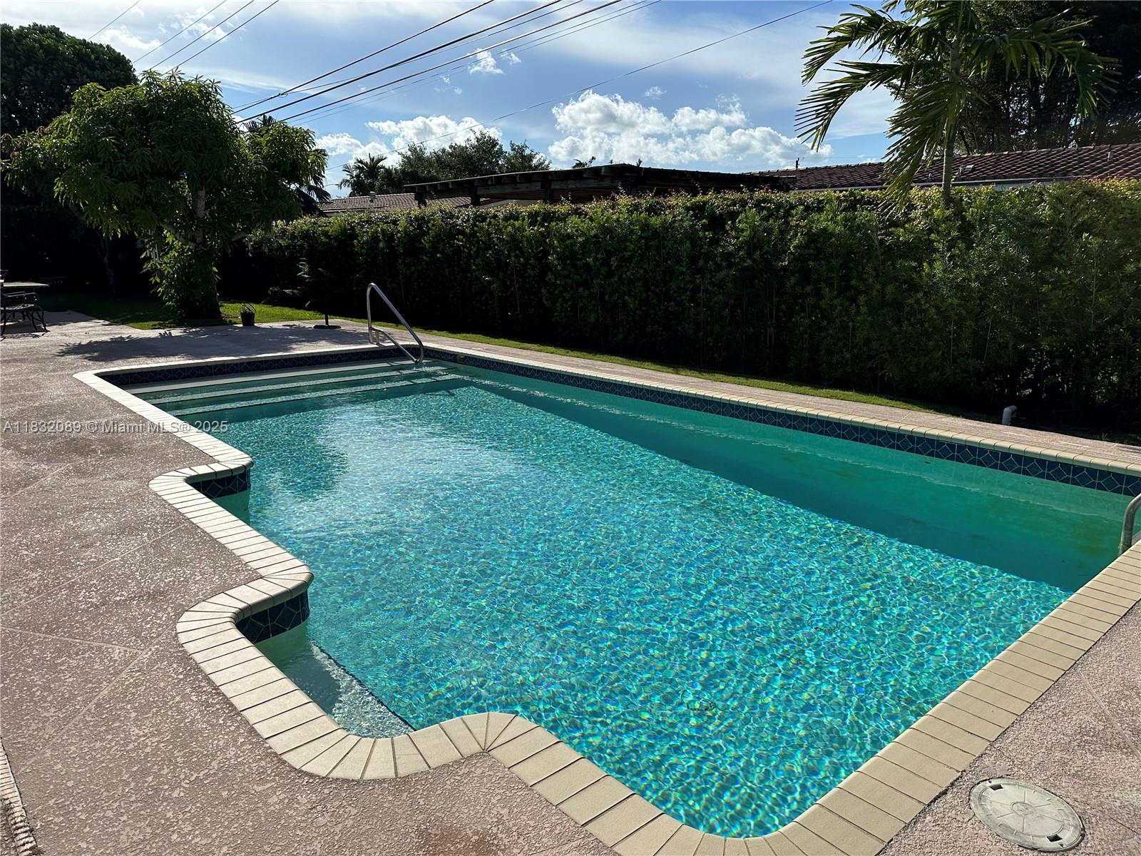See details 8821 4 / 2 2182 sq. ft. $ 2025-07-28 0 Photo