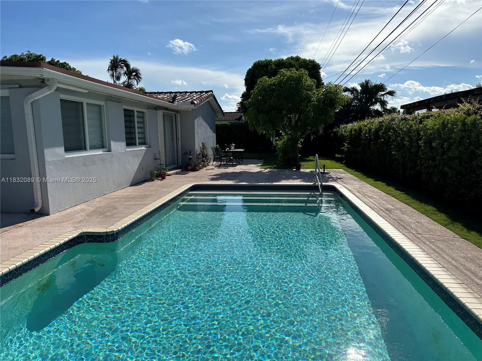 See details 8821 4 / 2 2182 sq. ft. $ 2025-07-28 0 Photo