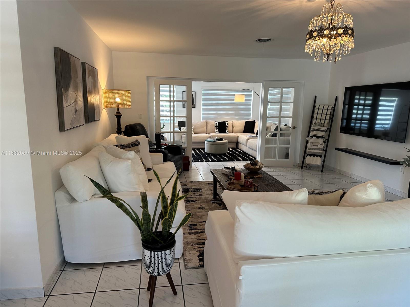 See details 8821 4 / 2 2182 sq. ft. $ 2025-07-28 0 Photo