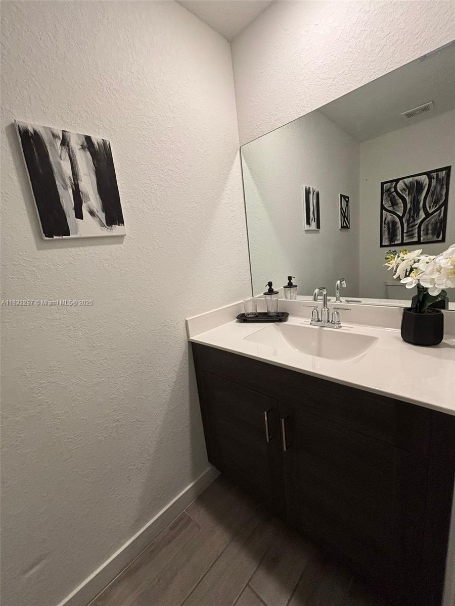 830 4 / 3 1826 sq. ft. $ 2025-09-18 0 Photo