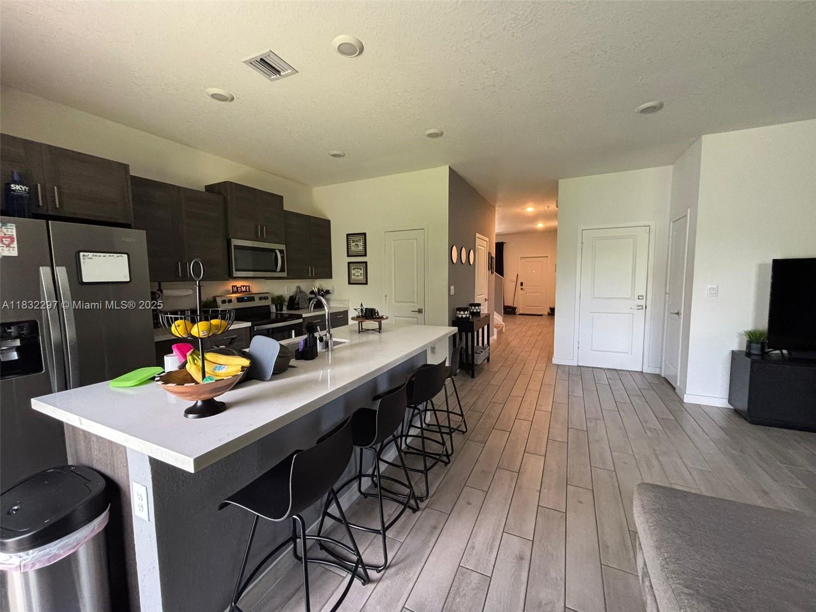 830 4 / 3 1826 sq. ft. $ 2025-09-18 0 Photo