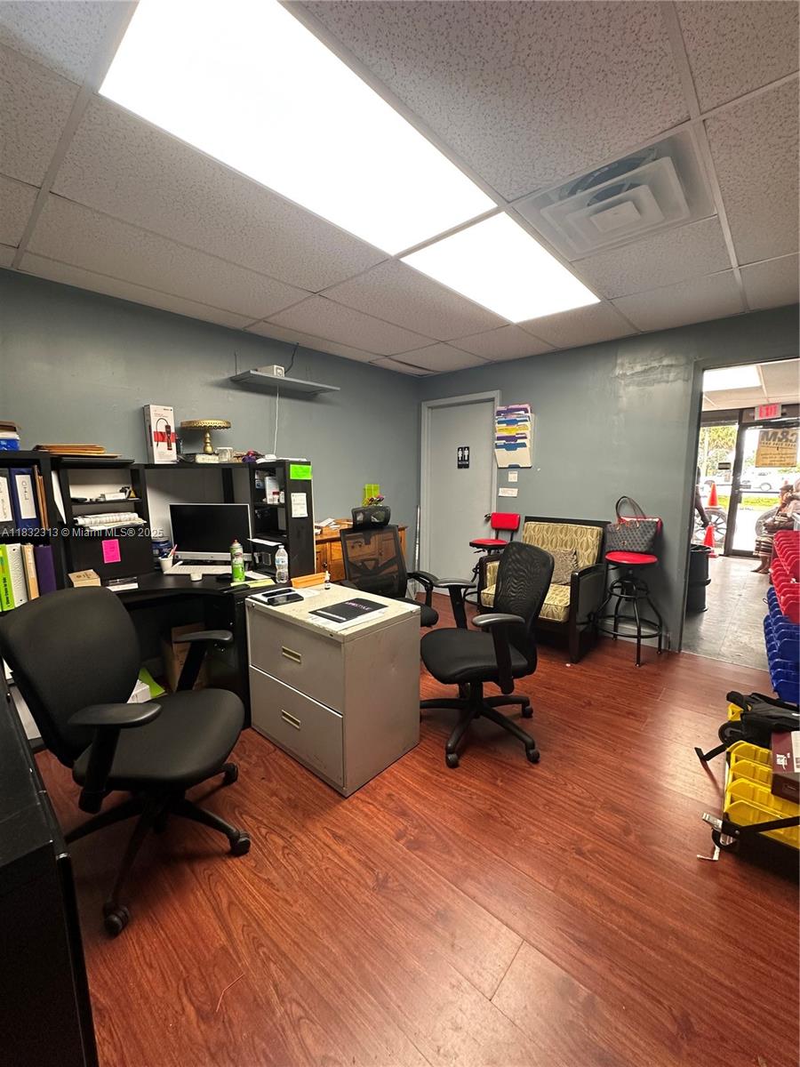 See details / sq. ft. $ 2025-07-01 0 Photo