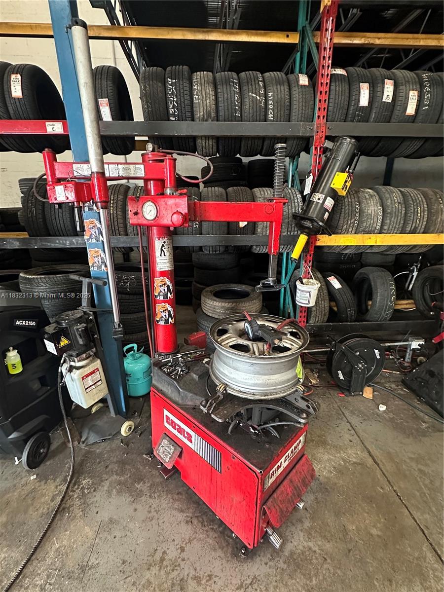 See details / sq. ft. $ 2025-07-01 0 Photo