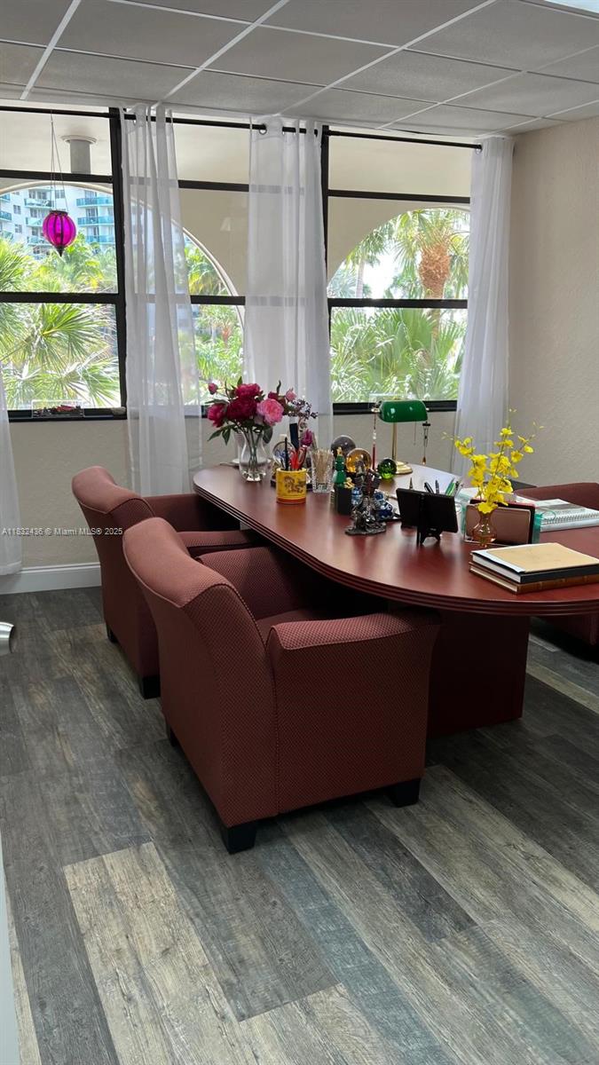 206  /   sq. ft. $ 2025-07-01 0 foto