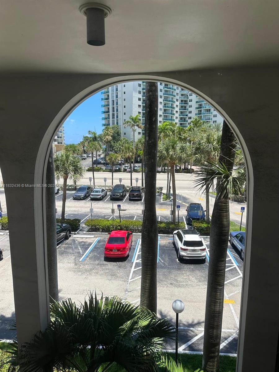 206  /   sq. ft. $ 2025-07-01 0 foto