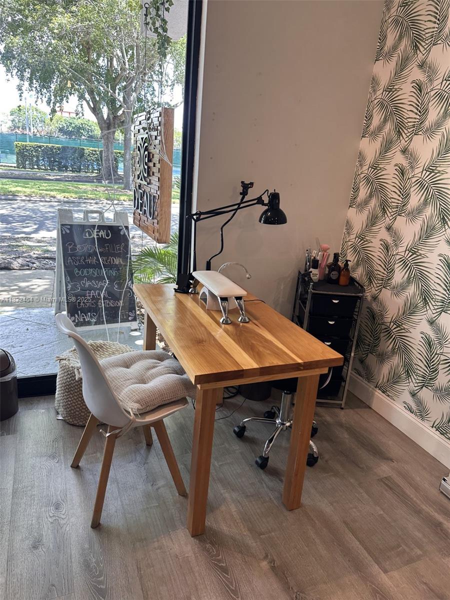 See details / sq. ft. $ 2025-07-01 0 Photo