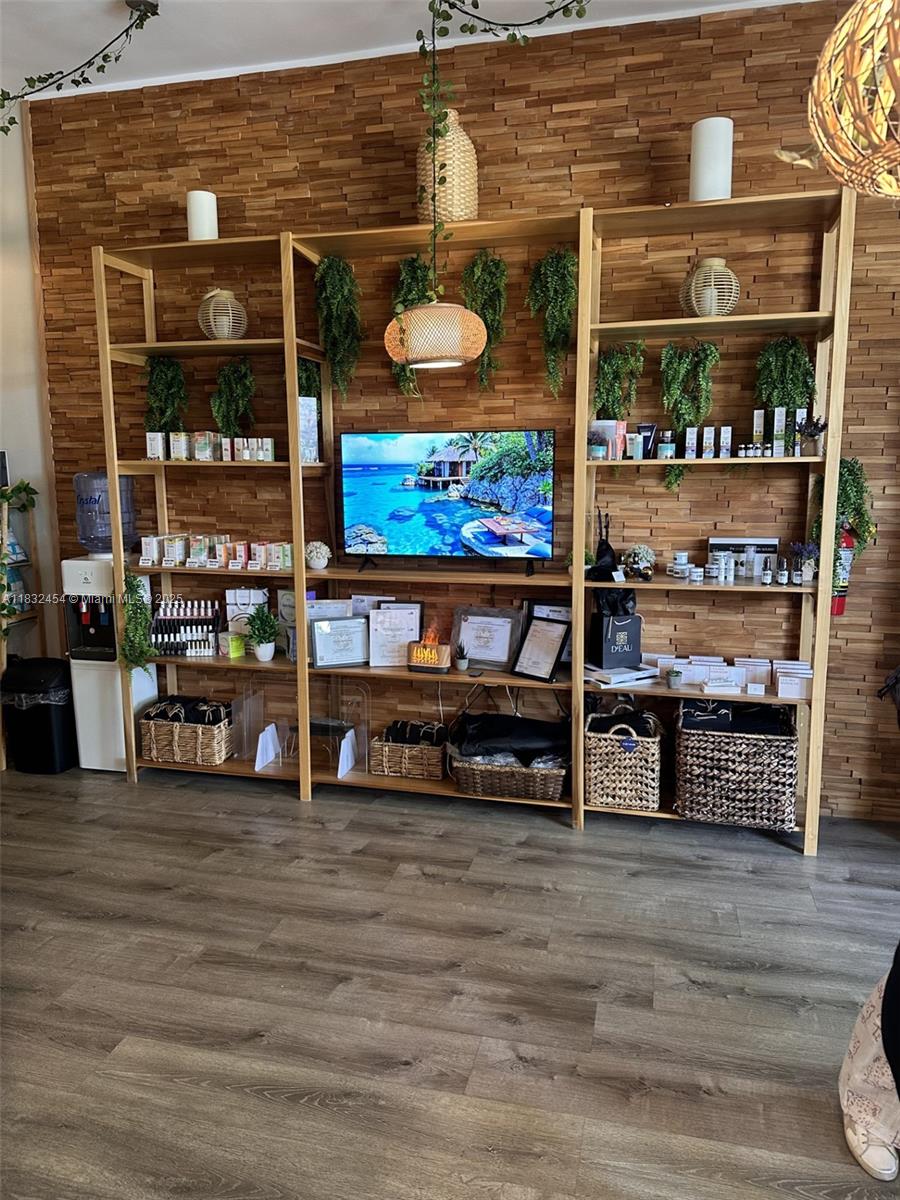See details / sq. ft. $ 2025-07-01 0 Photo