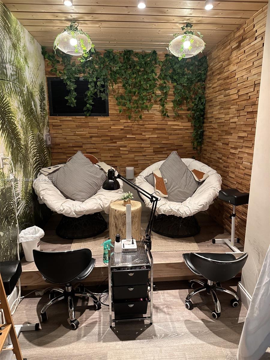 See details / sq. ft. $ 2025-07-01 0 Photo