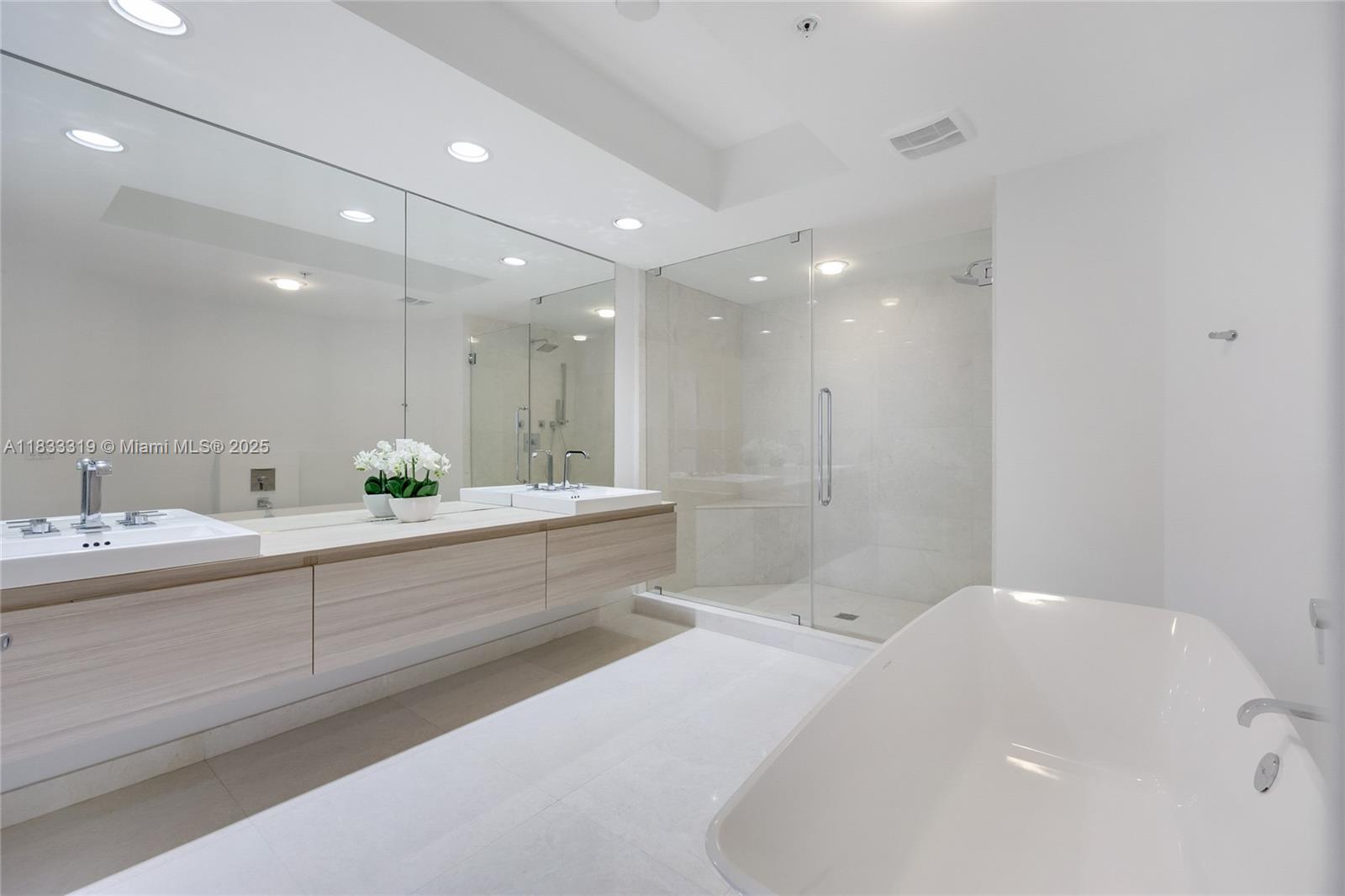 Photo of 17301 Biscayne Blvd  #605, North Miami Beach, Florida, 33160 - 