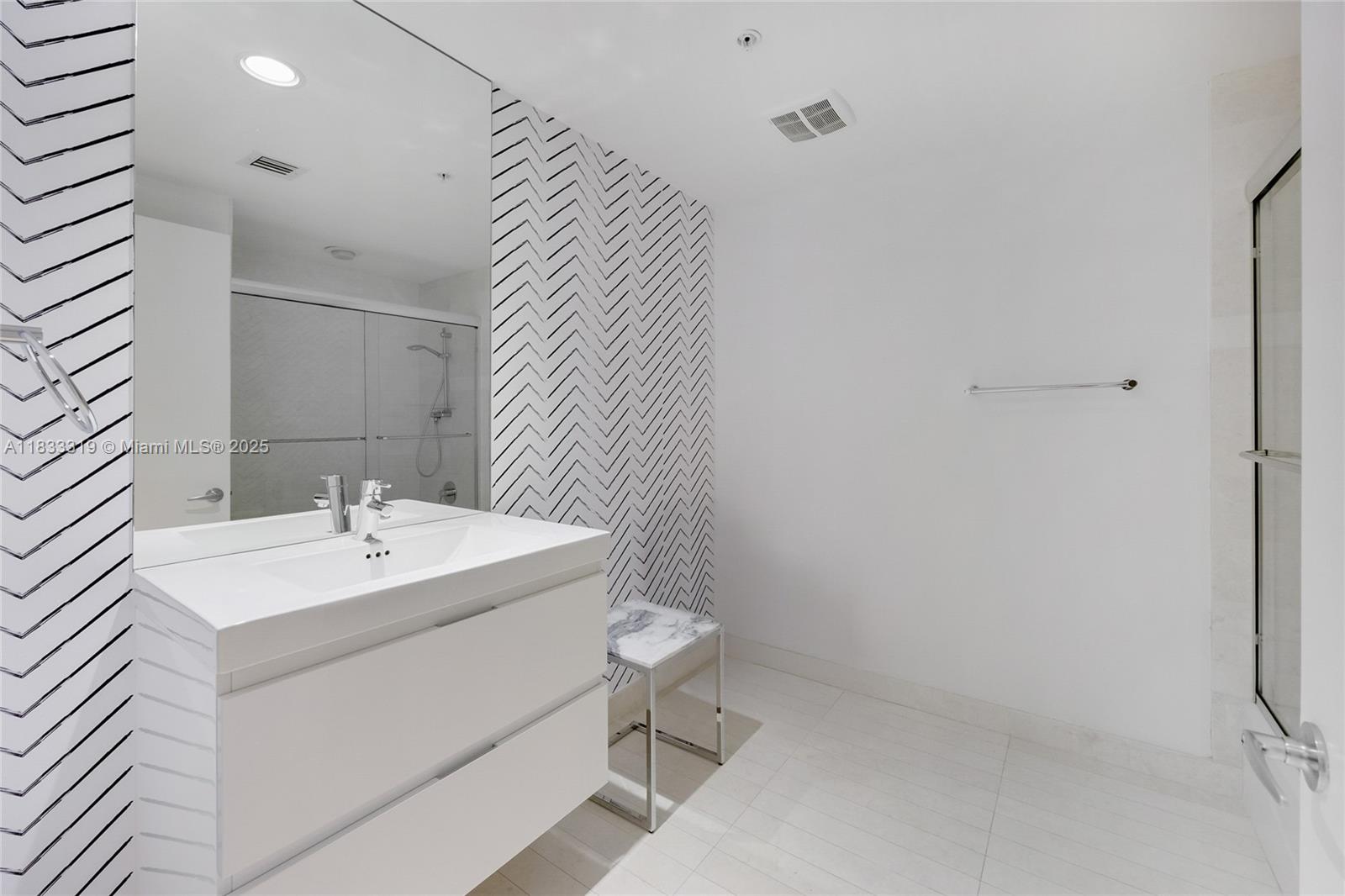 Photo of 17301 Biscayne Blvd  #605, North Miami Beach, Florida, 33160 - 
